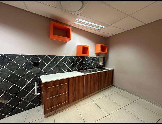 493.70M² OFFICE TO LET IN HIGHVELD